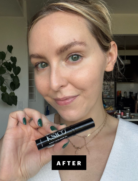 Sarah Kinonen holding up brow gel